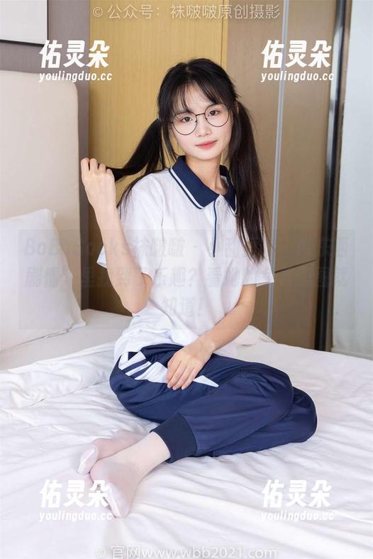 BoBoSocks袜啵啵 - 小甜豆在“踩东西剧情”里找到了乐趣？看她的免费美图就知道！