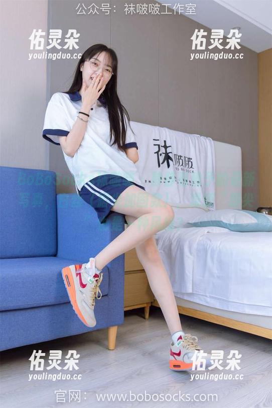 BoBoSocks袜啵啵 - 静静看稚予的最新写真，白丝（脚尖加固款），难道“脚尖”也是一种风格？
