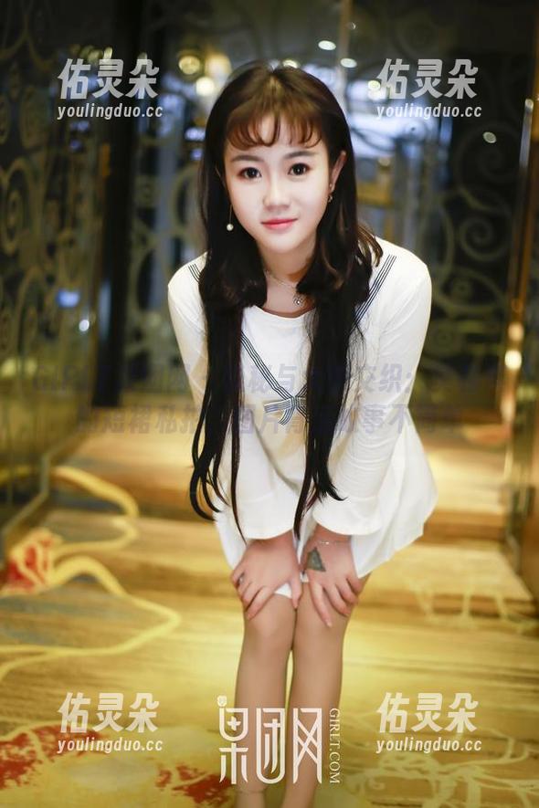 GIRLT果团网-莫雅淇 GIRLT果团网 - 隐秘与大胆交织:莫雅淇的短裙私拍,图片背后故事不简单