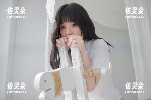 照片里的Jenny(정제니)短裙：这个姿势真的是…谁能做到啊？