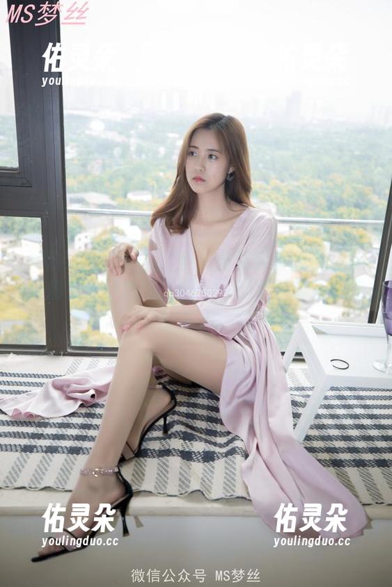 MSLASS梦丝女神-可岚 MSLASS梦丝女神 - 如果你喜欢小白鞋,别错过可岚的美图——这才是真正的搭配艺术!