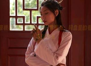 MiiTao蜜桃社 – 露西Lucy的日常揭秘：网盘里的看不见与想象的作品