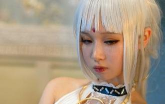 在PAKI酱的花园写真中，兔女郎等着和你聊天