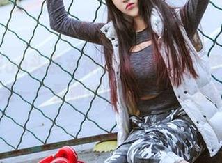 TouTiao头条女神 – 精选美图：梦心玥的天台时光——看她如何把天空变成背景板！