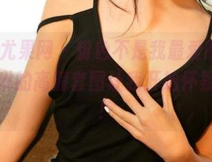 UGirls尤果网 – 粉色不是我最爱的颜色，但乔依琳的高清套图让我开始怀疑人生了！
