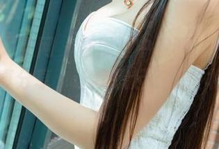 UGirls尤果网 – 在黑丝中沉醉，布莱尔昆娜的写真分享，让我想起了那些北风信鸽。