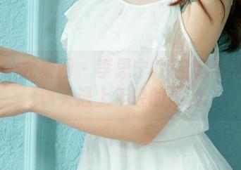 UGirls尤果网 – 李思宁JK全套写真：当镜头遇上年轻的灵魂