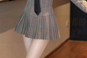 Xiuren秀人网 – Elise谭晓彤的私房写真，少女到底在想什么？