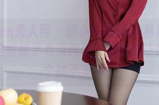 Xiuren秀人网 – 伊小七MoMo棉袜图分享：这些袜子有点意思，可能会让你想开个袜子派对！