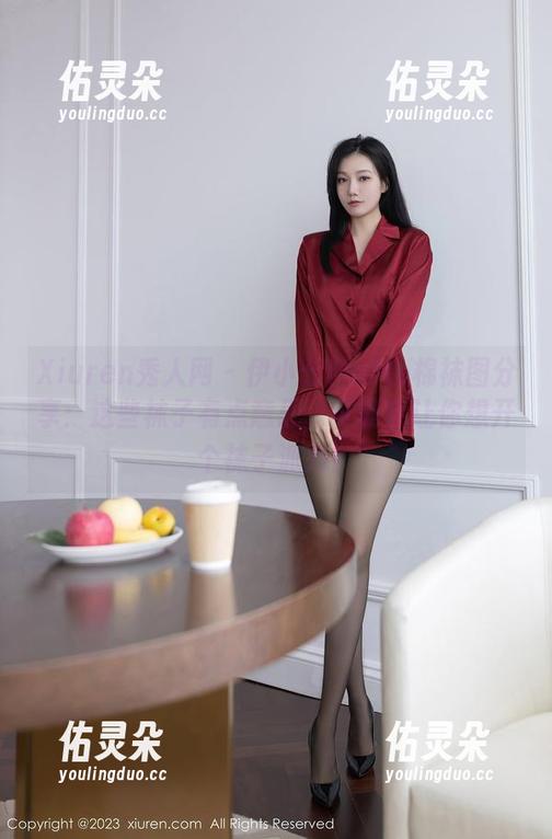 Xiuren秀人网 - 伊小七MoMo棉袜图分享：这些袜子有点意思，可能会让你想开个袜子派对！