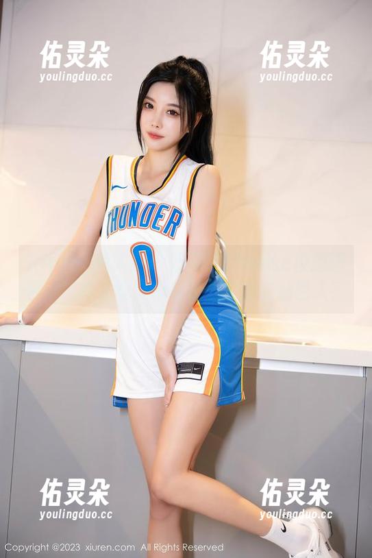 Xiuren秀人网 - 妙可可Cheese校服图包：怎样才能让单调校服变得如此诱人？