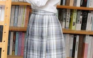 Xiuren秀人网 – 婕西儿jessie最新图集：一群女孩的“pose教室”，说好的轻松随意呢？哈哈！