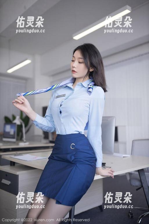Xiuren秀人网 - 媃柔rourou与她的旗袍：高清图包，像一首小诗，轻轻吟唱。
