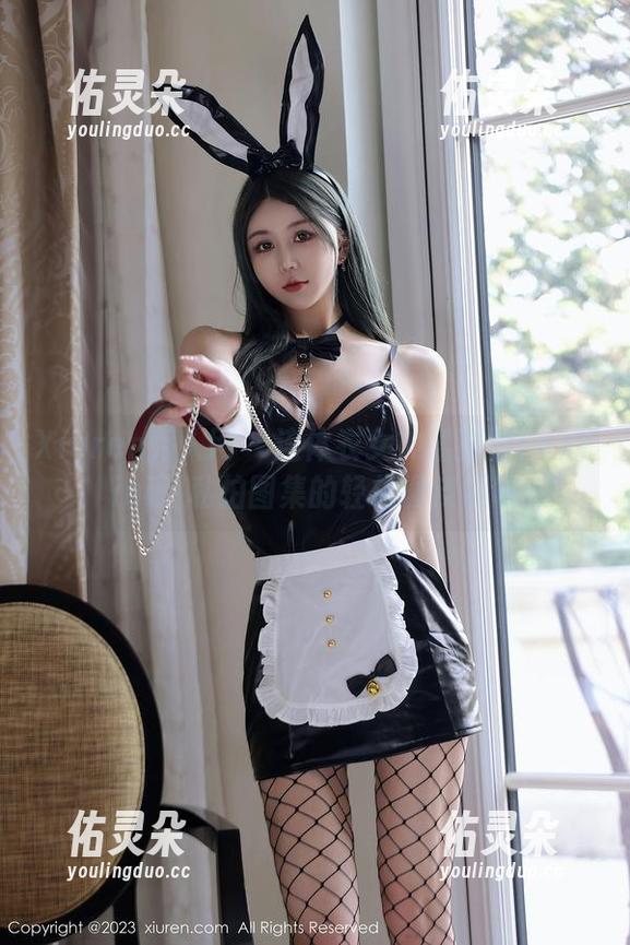 Xiuren秀人网-孟狐狸FoxYini Xiuren秀人网 - 连体衣女神孟狐狸FoxYini:私拍图集的轻松调皮趣味