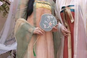 Xiuren秀人网 – 曝光！容容容Alice竟然又来了，这长腿美图资源咋这么耸动呢？