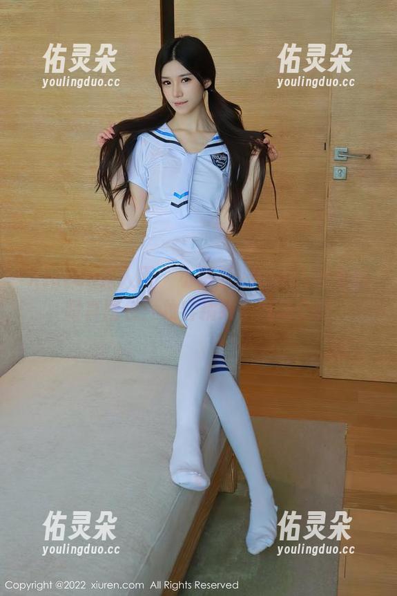 Xiuren秀人网 - 小蛮妖_honey姐姐的写真图包：妆容精致，气场全开