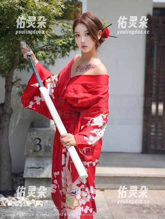Xiuren秀人网 - 熊小诺：黑丝合集里的无圣光，光线也好像在打探她的心思。