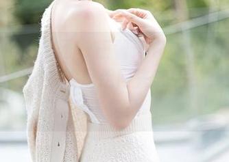 Xiuren秀人网 – 王馨瑶Yanni的礼服：穿上这个，你就是走向失恋的免费照片女主角！
