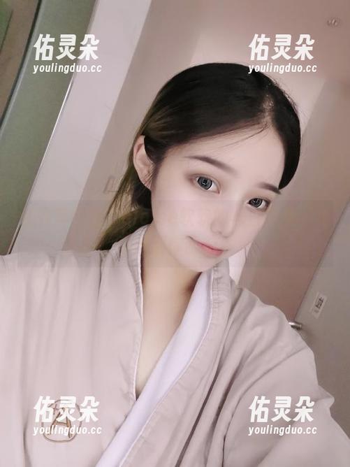 还在等什么？eloise软软的黑白图集，免费送到你眼前！
