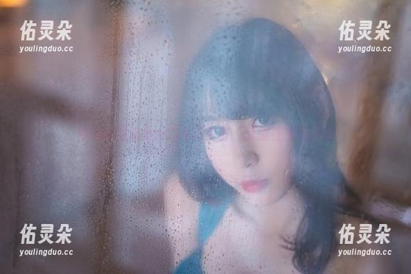 穿越w黑米粥w的私拍宇宙，制服在悄悄讲话