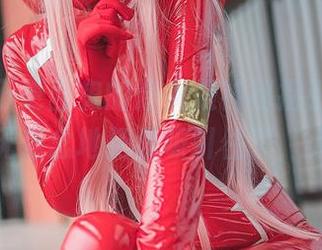 如果说五更百鬼的修女是神秘指引，这个作品毫无悬念地把我吸引住了，太魔性！