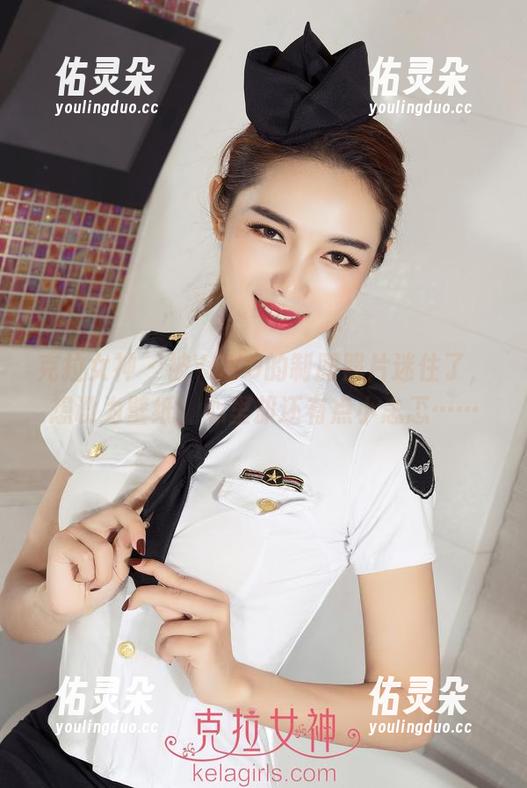 克拉女神-YOYO 克拉女神 - 被YOYO的制服照片迷住了,想设为壁纸,心里却还有点小忐忑……