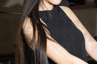 克拉女神 – 佳莹的牛仔裤写真，偷偷告诉你：这才是放飞自我的姿态