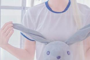 福利来袭！兔玩映画的楼梯黑丝作品让你欲罢不能，停不下来