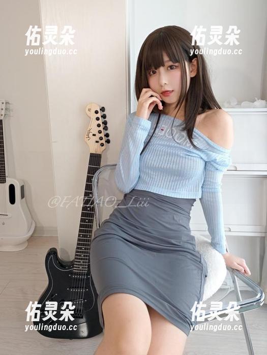 接下来就是发条少女yoki双马尾最新套图，果然一直在发条上转着圈！