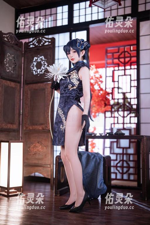失眠小宁的全套裸足，在深夜捣腾出了一场床上的时尚秀