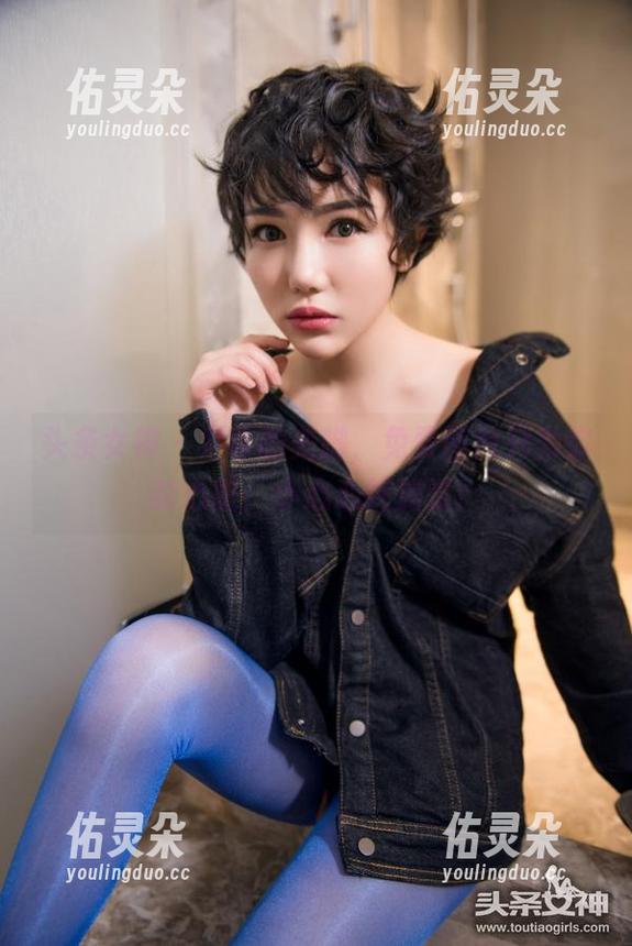 头条女神-尹菲 头条女神 - 尹菲的美脚,免费图片只为你的心脏:小心心跳加速!