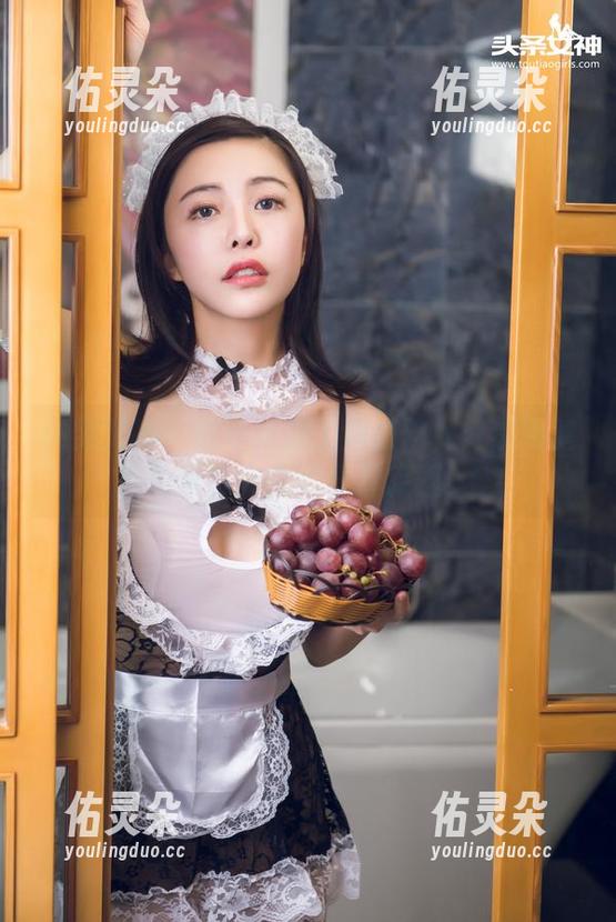 头条女神-易阳 头条女神 - 当写真撞上超级碗杯:易阳健身辣妹资源的奇妙旅程!