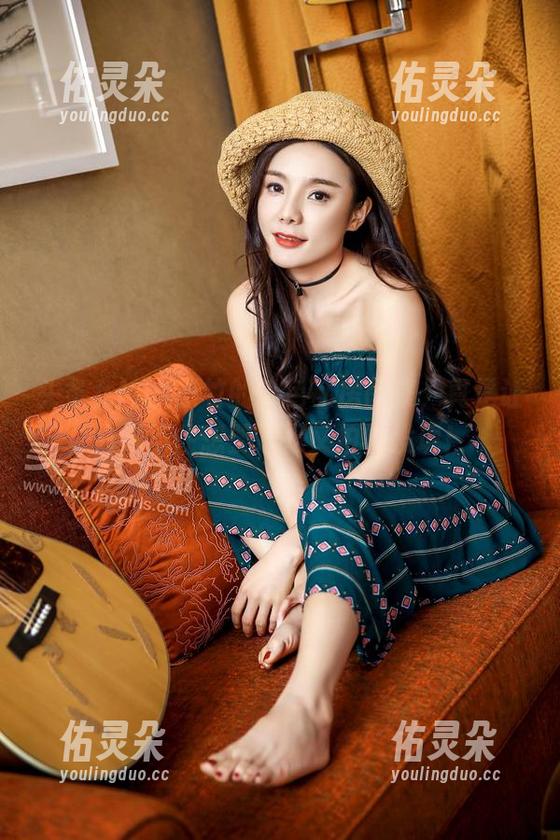 头条女神 - 王竹的粉色私房图集，真是让人忍不住想要追探又怕被发现！