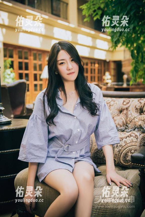 头条女神-琳琳 头条女神 - 灰丝最新力作,琳琳让我们清楚明白,穿上它,快乐就会降临!原图里还藏了什么小彩蛋吗?