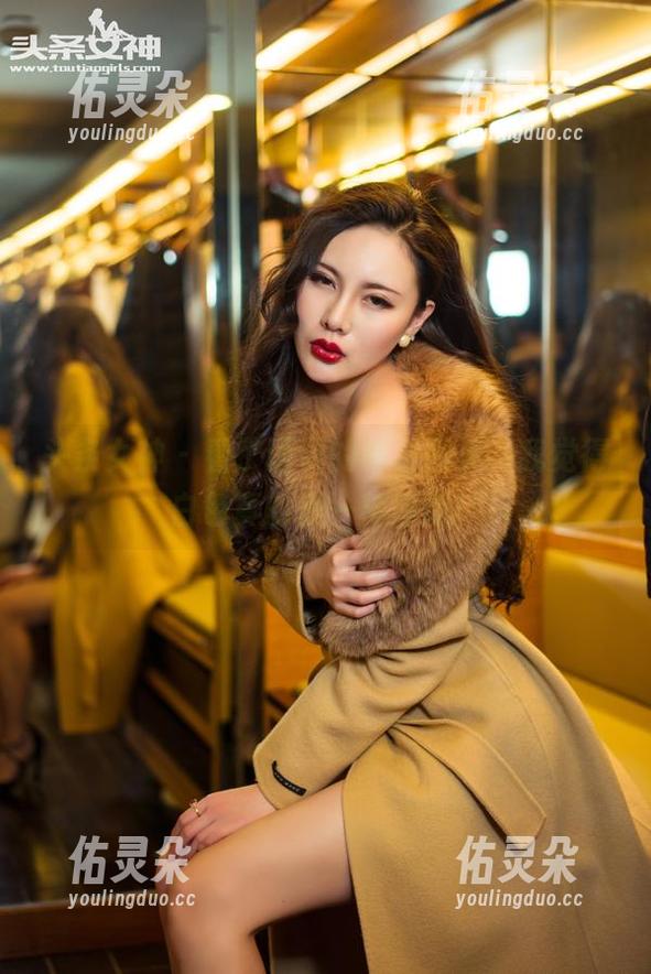 头条女神-语溪 头条女神 - 看了语溪的纯白图集,我觉得白色真的是一种修炼!