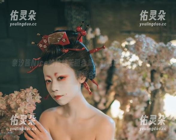 奈汐酱Nice的丝袜美图合集，看看这优雅与调皮的完美结合！