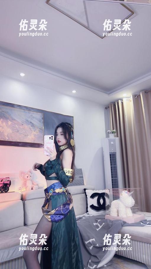 小小奶瓶儿 当小小奶瓶儿遇上纯欲吊带,这个作品集分享简直要上天了!