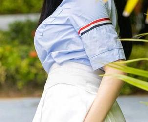 尤蜜荟 – 娜娜TINA的白裙：一图胜千言，分享那些悄悄绽放的瞬间
