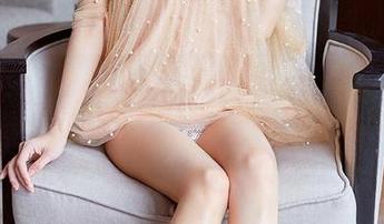 尤蜜荟 – 被黄依婷的瑜伽系列震撼到，感觉我也想在家开一门‘懒人瑜伽’课！