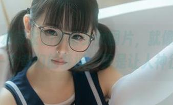 这组幼水铃衣的梦浴少女图片，就像把我拉进了一个奇幻的梦境，真是让人神往啊。