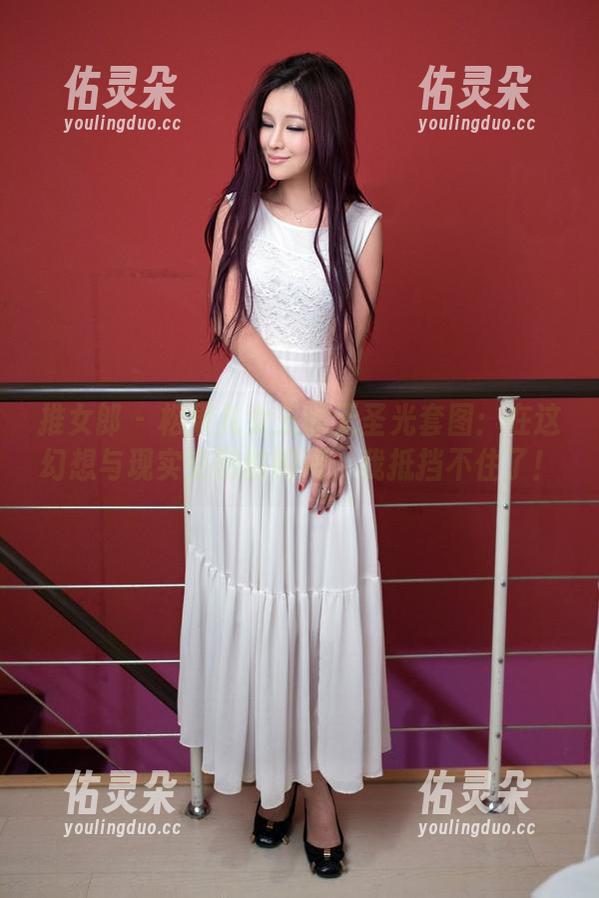 推女郎-松果儿 推女郎 - 松果儿女王的无圣光套图:在这幻想与现实交融的瞬间,我抵挡不住了!