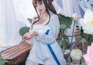 是一只熊仔吗的蔚蓝档案：下江小春的壁纸原图，让你每天都想去海边！