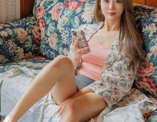 普美(bomi)带你进台球俱乐部：[Bimilstory]高清照片，画面里透着点调皮