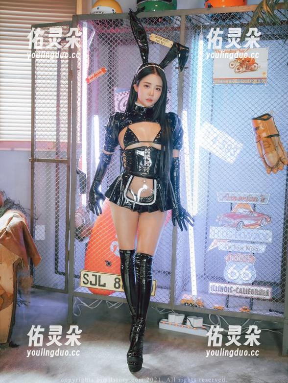 普美Bomi(보미)很忙，更新她的MoonNightSnap集：让白天的烦恼溜走！