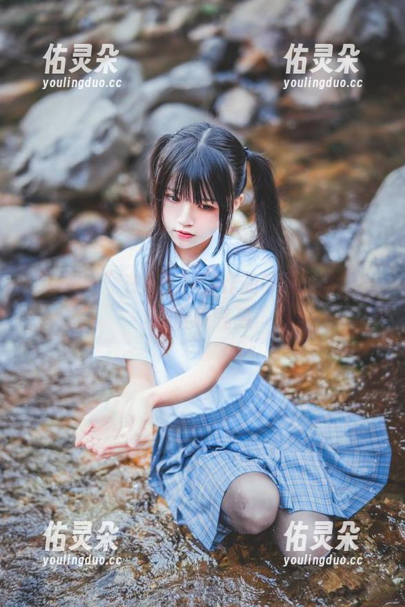 “桜桃喵”在线，泳池作品带你领略夏日的暧昧气息