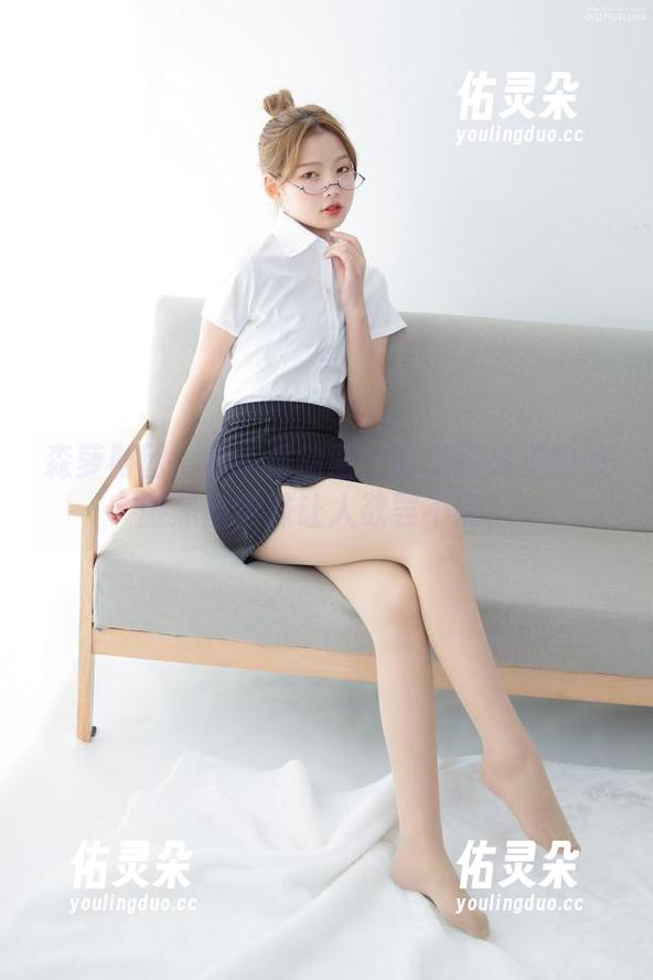 森萝财团 森萝财团:这不是动画!高清图库里的校服黑丝学妹让人欲罢不能!