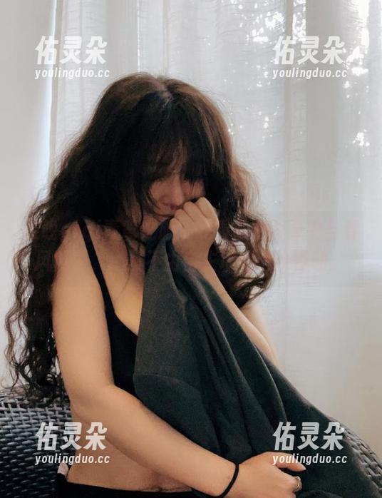 樱晚gigi青鸾之旅：观看她在画面中与春风私语，心里不由自主地有些小悸动。