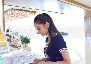 爱丝 – 欣杨的白裙套图，不小心让我陷入了沉思…