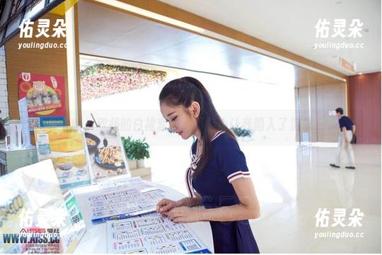 爱丝-欣杨 爱丝 - 欣杨的白裙套图,不小心让我陷入了沉思...