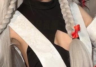 白栎Shirly的裸足资源：谁说只要鞋子才能帅，她的裸足就能放飞我的想象！